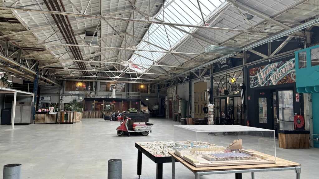 oude fabriekshal waarin ondernemers een plek hebben 